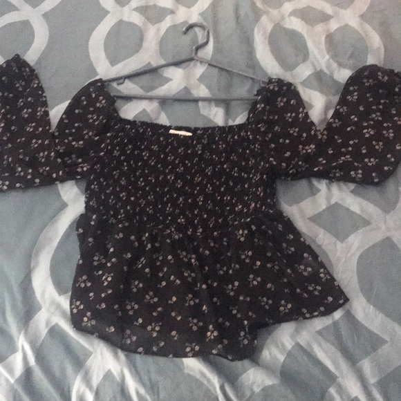 Flowy top. - Picture 3 of 4